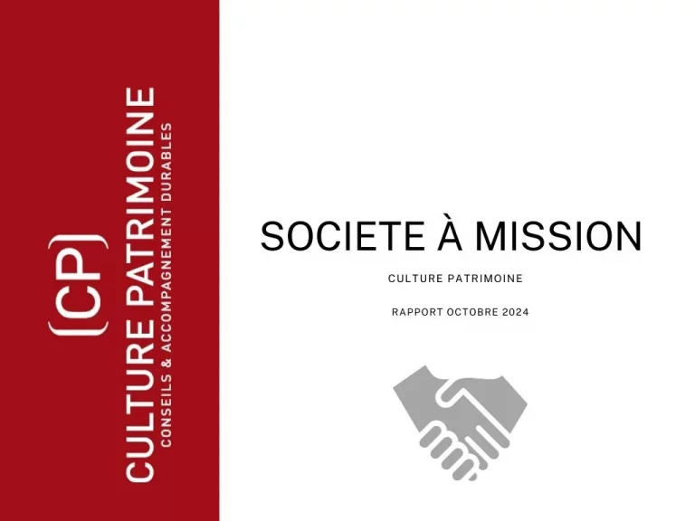 Une page de couverture de présentation avec un bandeau vertical rouge à gauche intitulé Culture Patrimoine : Conseils & Accompagnement Durables. La section principale indique Société à Mission, avec une icône de poignée de main et Rapport Octobre 2024.