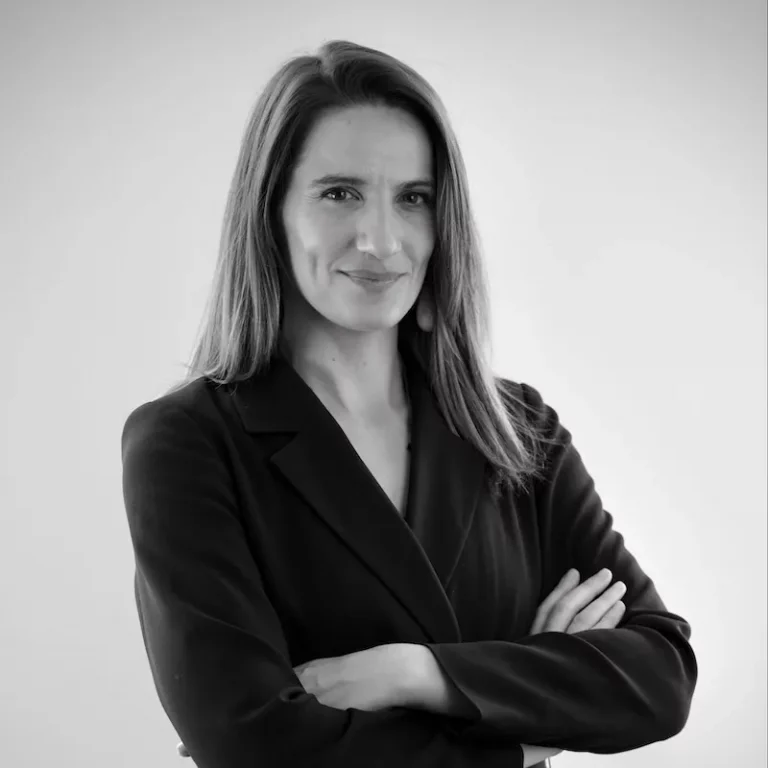 Portrait de Camille Giroudon, senior Consultante chez Culture Patrimoine Diplômée du master en Droit & Gestion de patrimoine à Rennes, Camille Giroudon combine une formation académique solide et une véritable passion pour le service client.