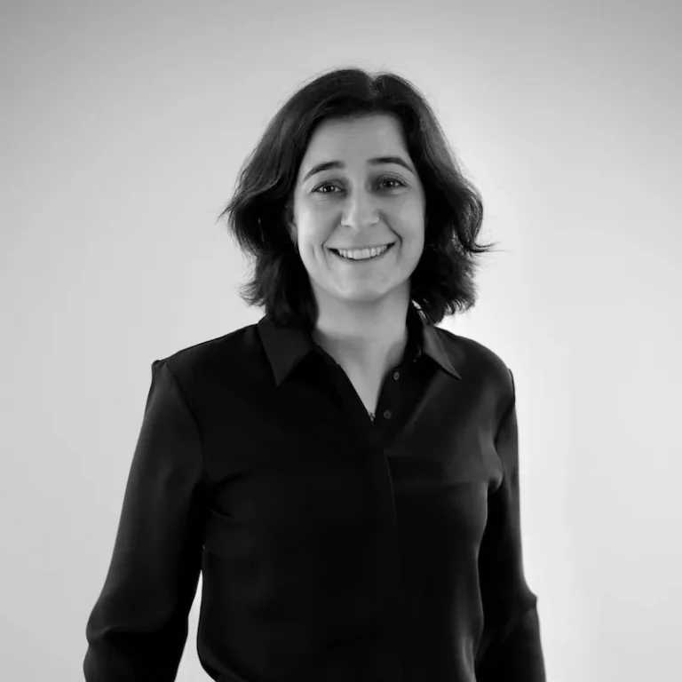 Portrait de Aurelie Khaldi Partner chez Culture Patrimoine. Spécialiste des stratégies patrimoniales complexes, Aurélie KHALDI, co-gérante associée de Culture Patrimoine, allie technicité et service client d’excellence. Elle met également son expérience au service des professionnels du secteur et intervient notamment auprès des groupes Francis Lefebvre Formation et Revue Fiduciaire.